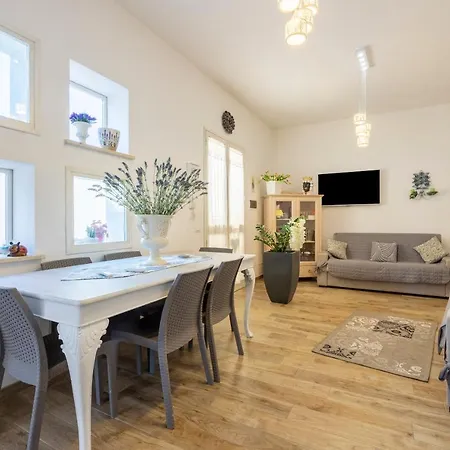 Holiday home Maison Nina