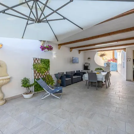 Maison Nina Holiday home *